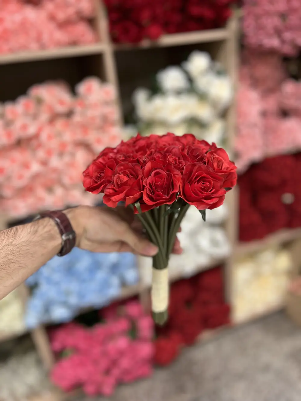احمر 