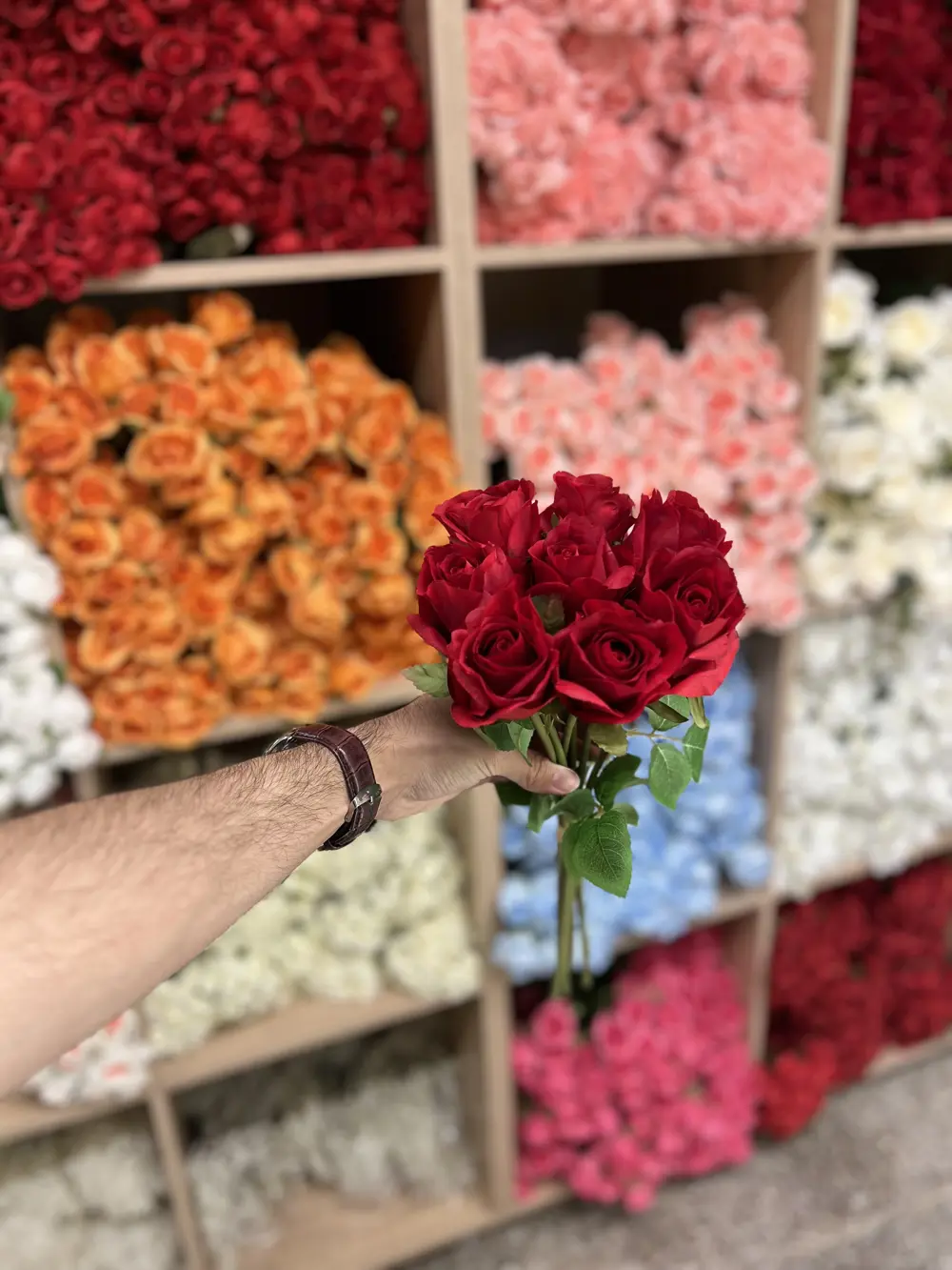 احمر 