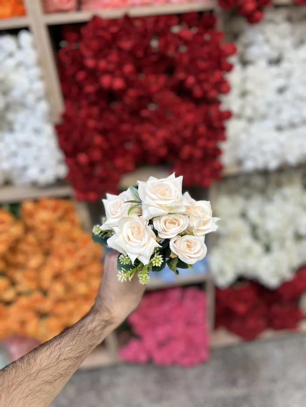ورد ناعم /اوف وايت 