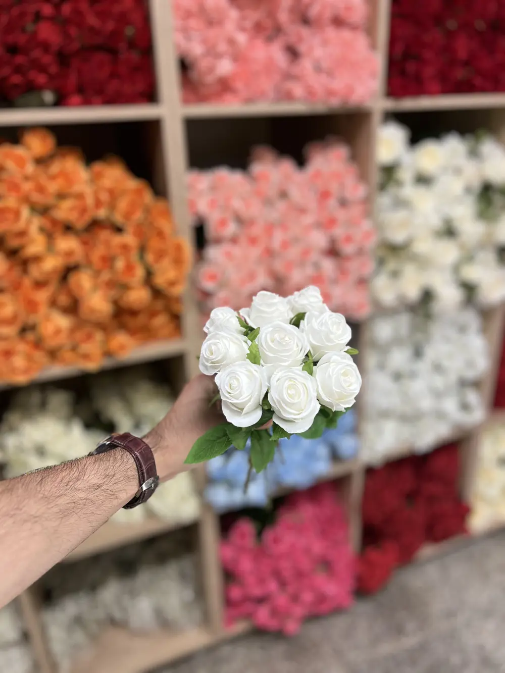 ابيض